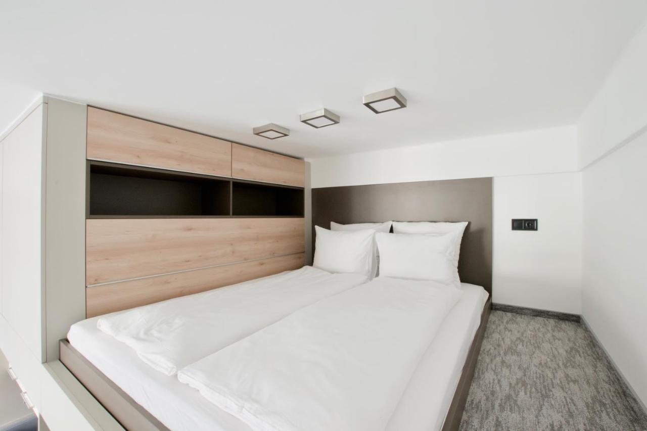Standard By Hi5 - Gellert Area